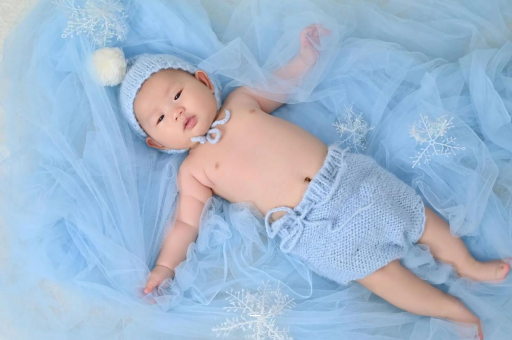 临汾宝宝吐奶频繁怎么回事